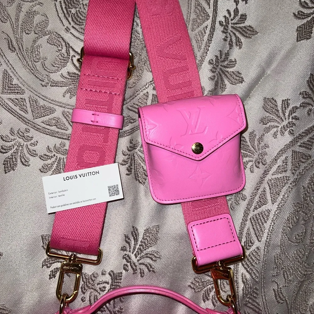Louis Vuitton - Rose Utility Handbag/Crossbody - Picture 5 of 17
